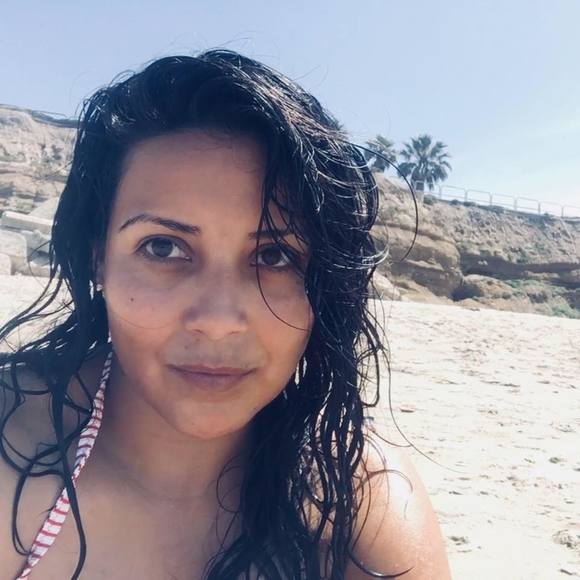 Meet your Posher, Claudia - Picture 1 of 1